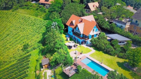 Apartment mit Pool und Aussicht